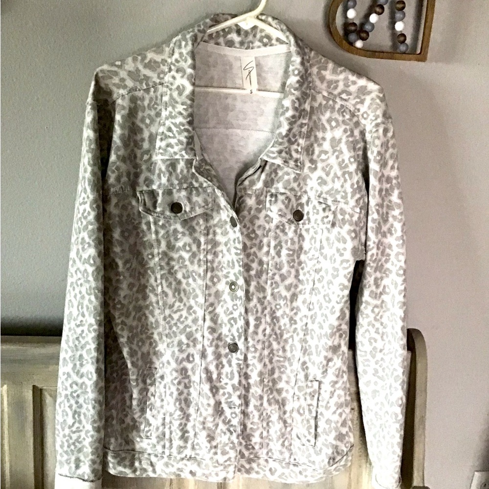 Lightweight jacket